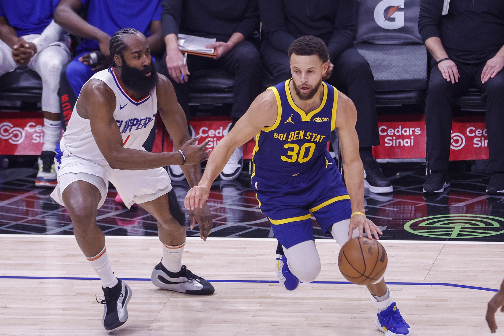 开云官网-近10年关键三分榜：库里154球断档第1 利拉德第2 老詹第3 哈登第4