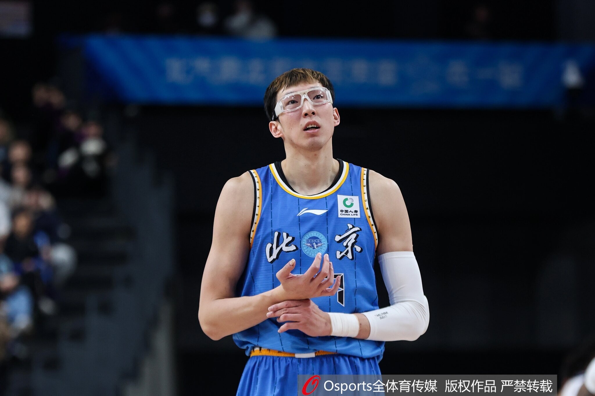 开云官网-难救主！周琦4中4拿到13分10板 罚球8中5